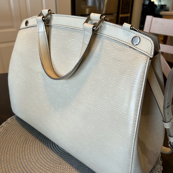 Louis Vuitton 💯 Brea MM Ivory Pre Loved with Dust Bag - Picture 13 of 15